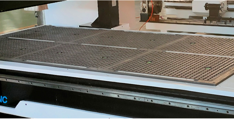 Puede chupar y apretar la mesa