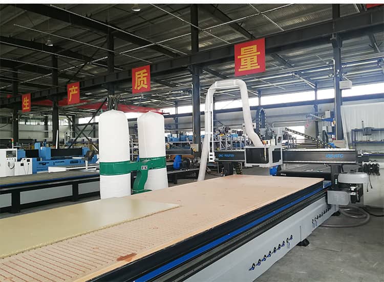 m&aacute;quina de corte de madera CNC Price