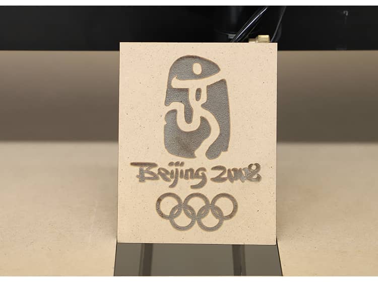 m&aacute;quina de cortar grabado con l&aacute;ser de CO2