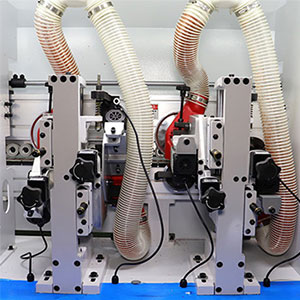 Adorno &aacute;spero y moldura fina