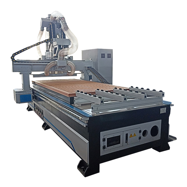 Máquina cortadora de enrutador CNC de madera contrachapada de cuatro procesos