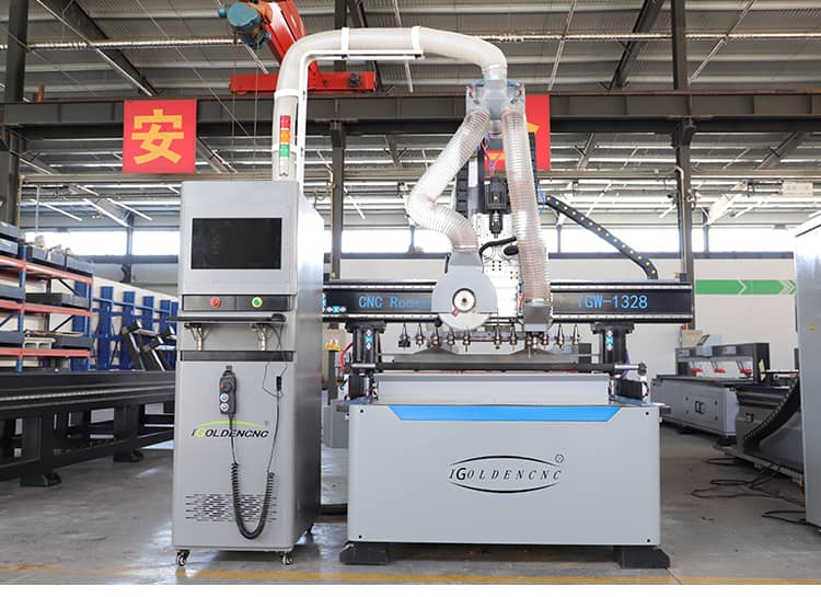 La mejor máquina de corte de tablero de madera CNC con hoja de sierra del  fabricante de China - Igolden CNC