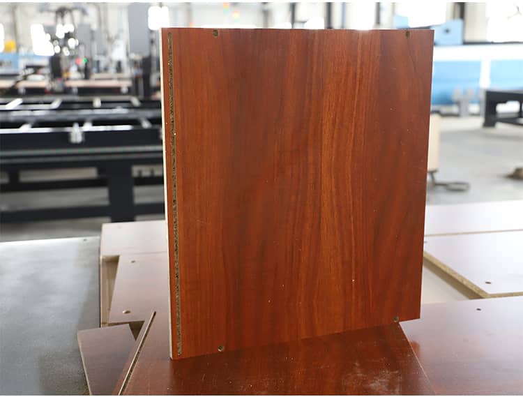 M&aacute;quina CNC para contrachapado