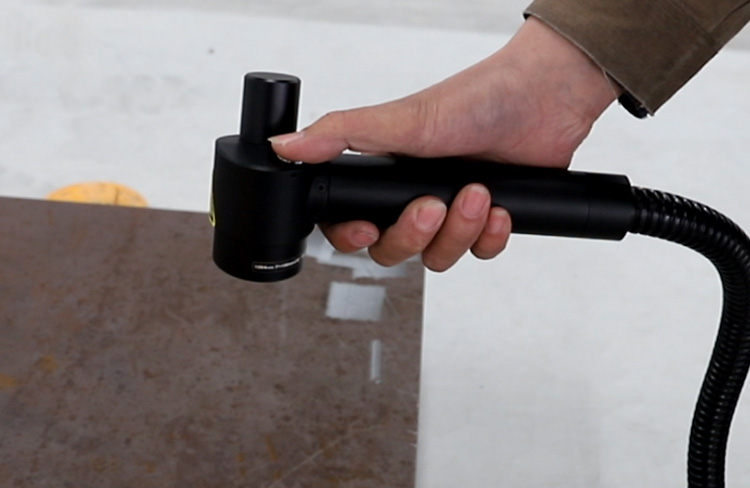 M&aacute;quina de limpieza con l&aacute;ser de mochila